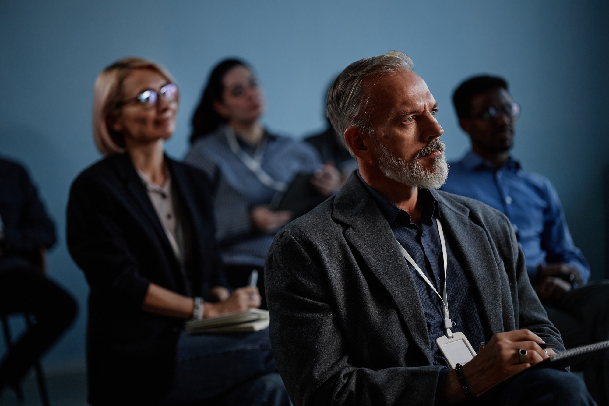 Séance en petit comité avec prise de notes active